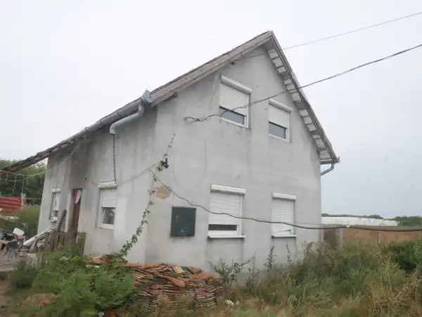 Eladó családi ház, Dánszentmiklós 1 szoba 56 m² 19.9 M Ft