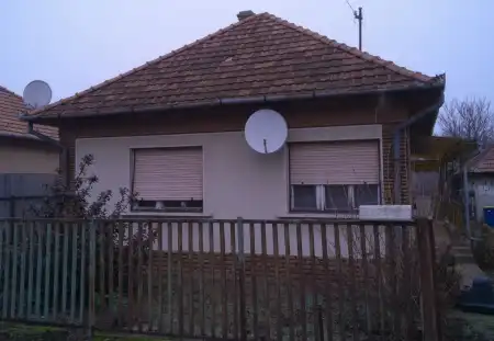 Eladó családi ház, Mikebuda 2 szoba 72 m² 25.9 M Ft