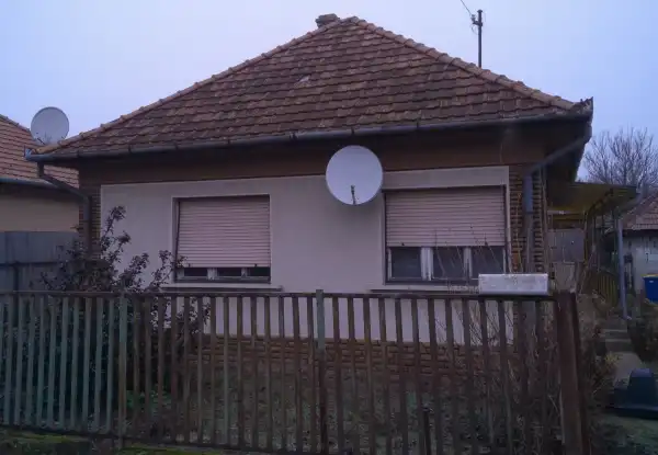 Eladó családi ház, Mikebuda 2 szoba 72 m² 25.9 M Ft