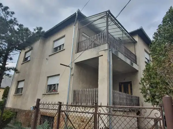 Eladó családi ház, Monor 6 szoba 200 m² 79.8 M Ft