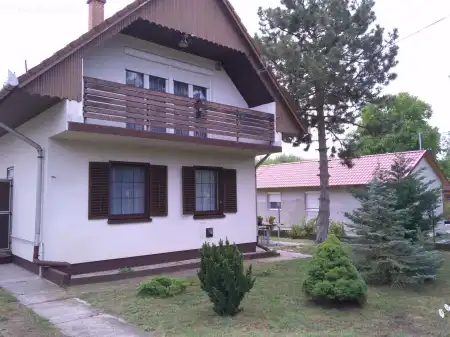 Eladó családi ház, Tápiószentmárton 3 szoba 561 m² 39.9 M Ft