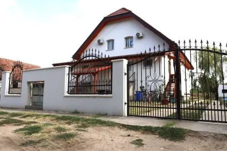 Eladó gazdasági ingatlan, Albertirsa 10 szoba 400 m² 360 M Ft