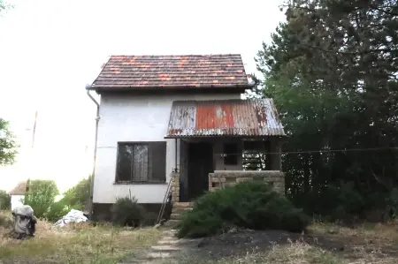 Eladó nyaraló, Tápiószentmárton 2 szoba 43 m² 15.9 M Ft