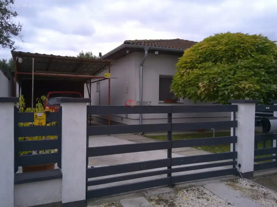 eladó újszerű családi ház, Albertirsa