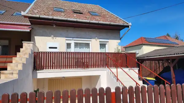 Eladó újszerű ikerház, Tápiószentmárton 4 szoba 115 m² 49 M Ft
