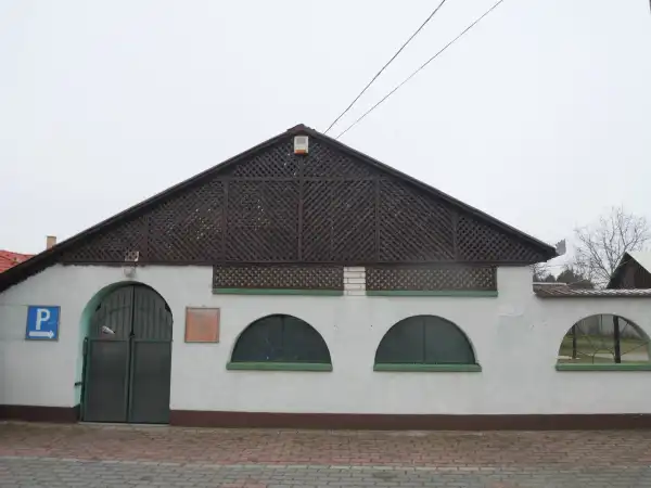 Eladó üzlet, Albertirsa 1 szoba 92 m² 27 M Ft